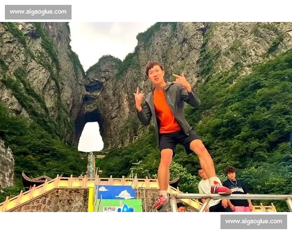全球顶尖跑酷选手聚首争夺世界冠军荣耀精彩纷呈的极限挑战赛即将开幕